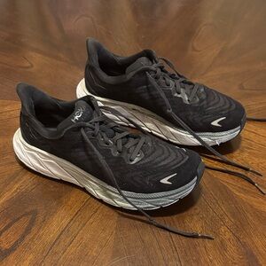 Hoka Women’s Black Arahi Athletic Shoes
